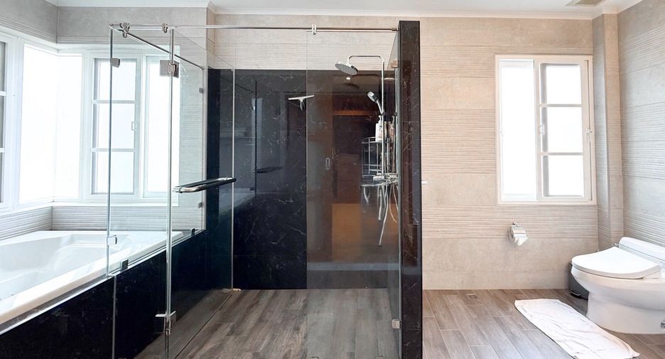 Продажа 4 спальни дом в Саттахип, Чонбури