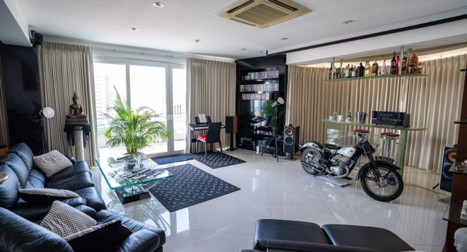 For sale 2 bedrooms condo in Pratumnak, Pattaya