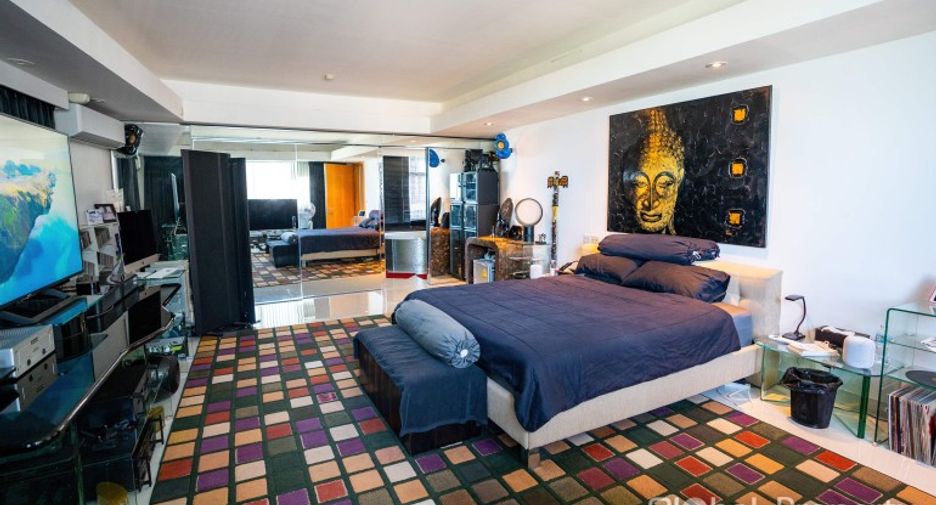 For sale 2 bedrooms condo in Pratumnak, Pattaya