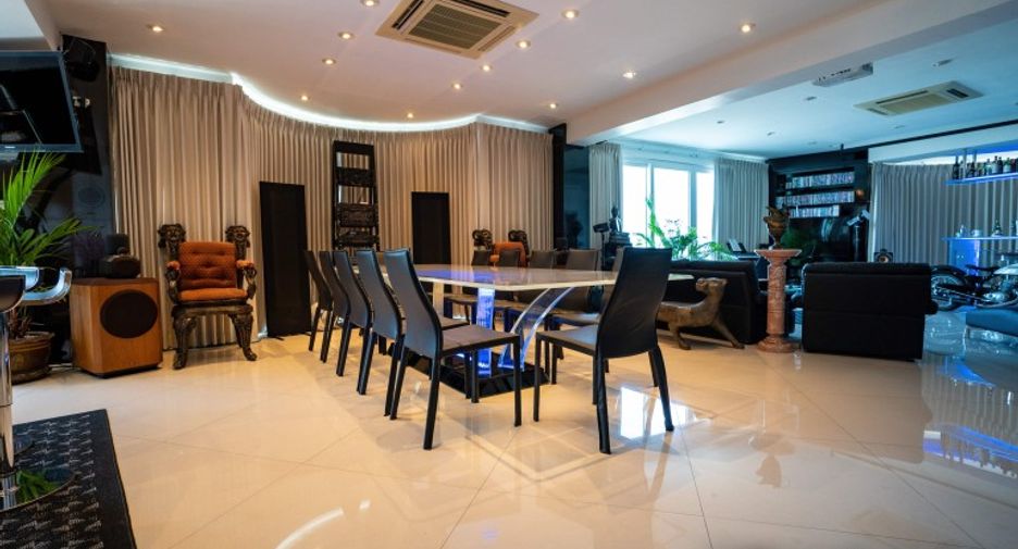 For sale 2 bedrooms condo in Pratumnak, Pattaya
