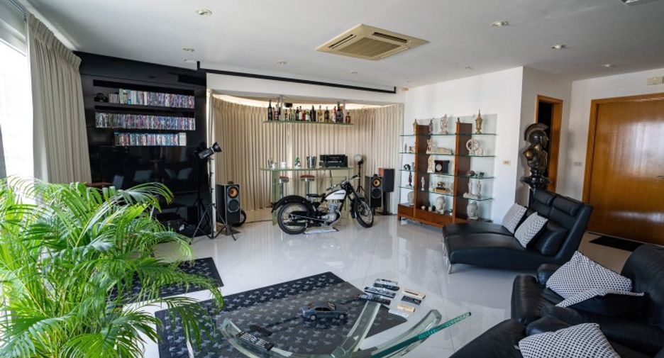 For sale 2 bedrooms condo in Pratumnak, Pattaya
