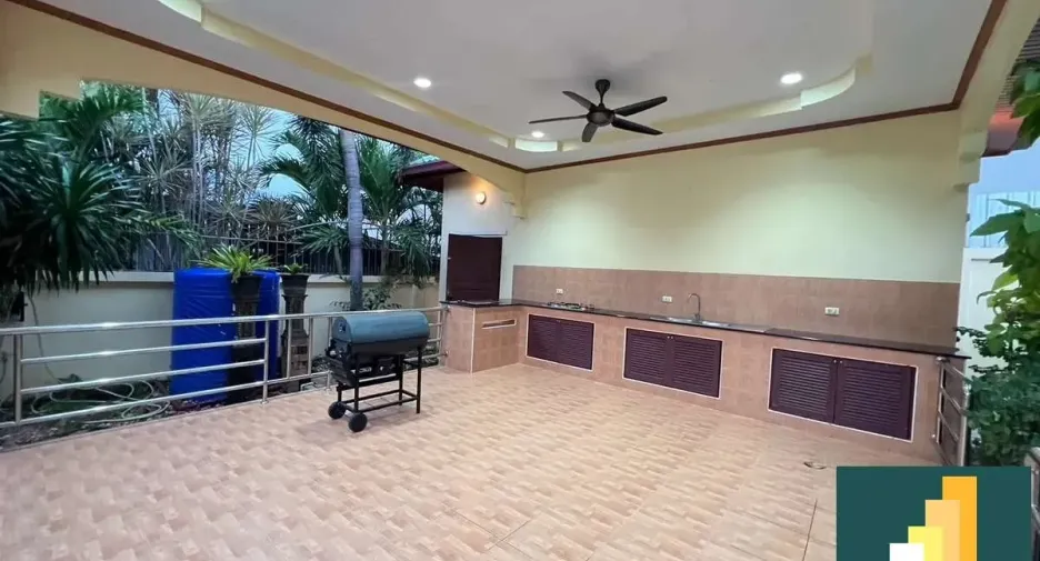 For rent and for sale 4 bedrooms house in Bang Lamung, Chonburi