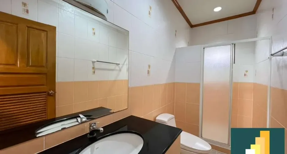 For rent and for sale 4 bedrooms house in Bang Lamung, Chonburi