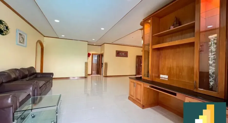 For rent and for sale 4 bedrooms house in Bang Lamung, Chonburi