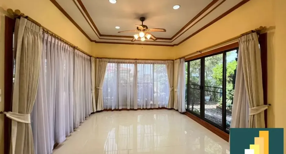 For rent and for sale 4 bedrooms house in Bang Lamung, Chonburi