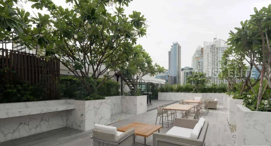 For sale 1 bed condo in Pathum Wan, Bangkok