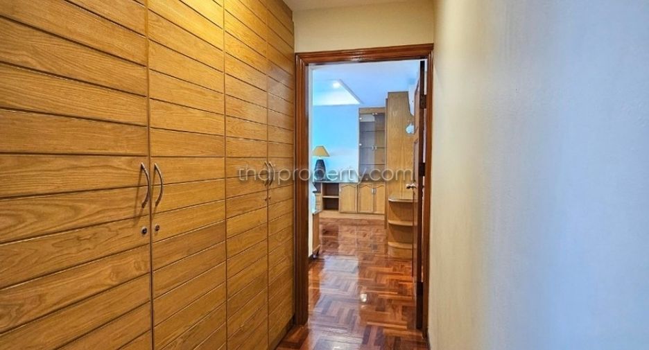 For rent 3 bedrooms condo in Bang Lamung, Chonburi