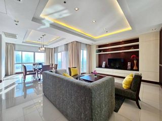 For rent 3 bedrooms condo in Pathum Wan, Bangkok