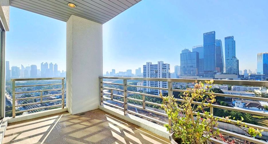 For rent 3 bedrooms condo in Pathum Wan, Bangkok