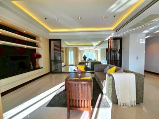 For rent 3 bedrooms condo in Pathum Wan, Bangkok