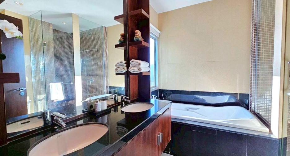 For rent 3 bedrooms condo in Pathum Wan, Bangkok