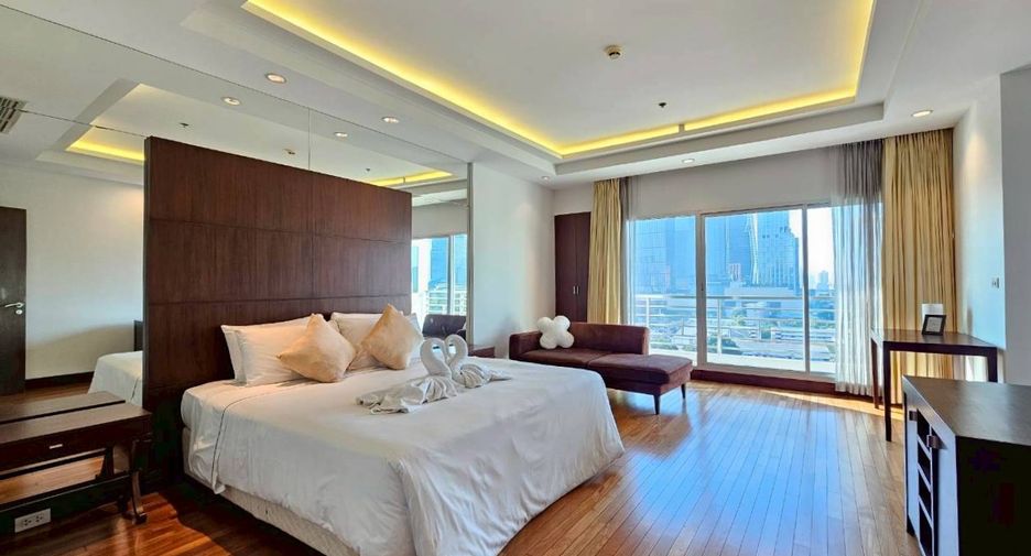 For rent 3 bedrooms condo in Pathum Wan, Bangkok