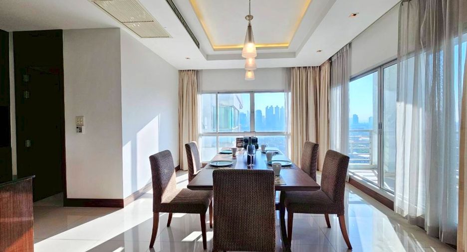 For rent 3 bedrooms condo in Pathum Wan, Bangkok