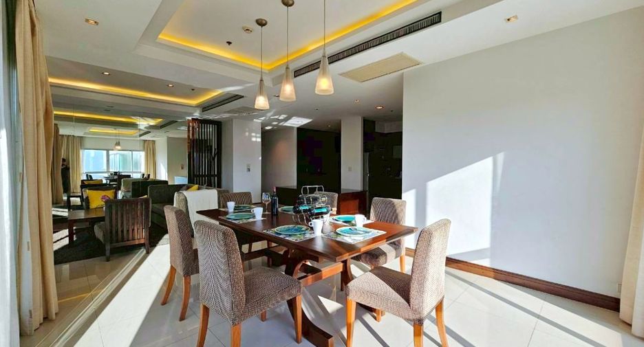 For rent 3 bedrooms condo in Pathum Wan, Bangkok