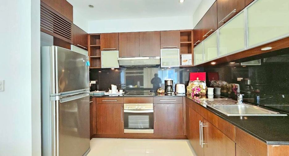 For rent 3 bedrooms condo in Pathum Wan, Bangkok
