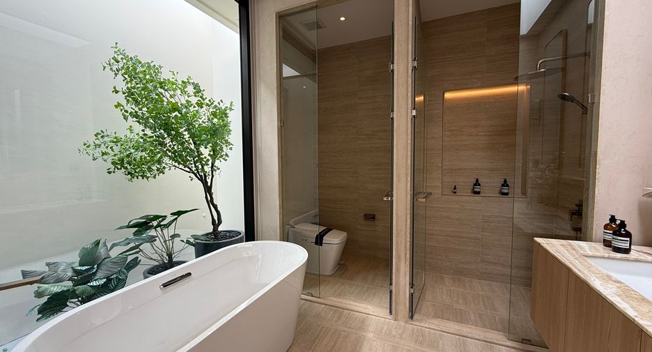 出售 4 卧室 独立屋 在 Lat Phrao, 曼谷