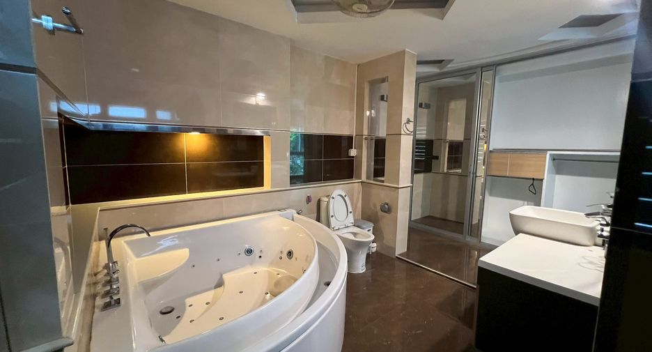 For rent 6 bedrooms house in Bang Lamung, Chonburi