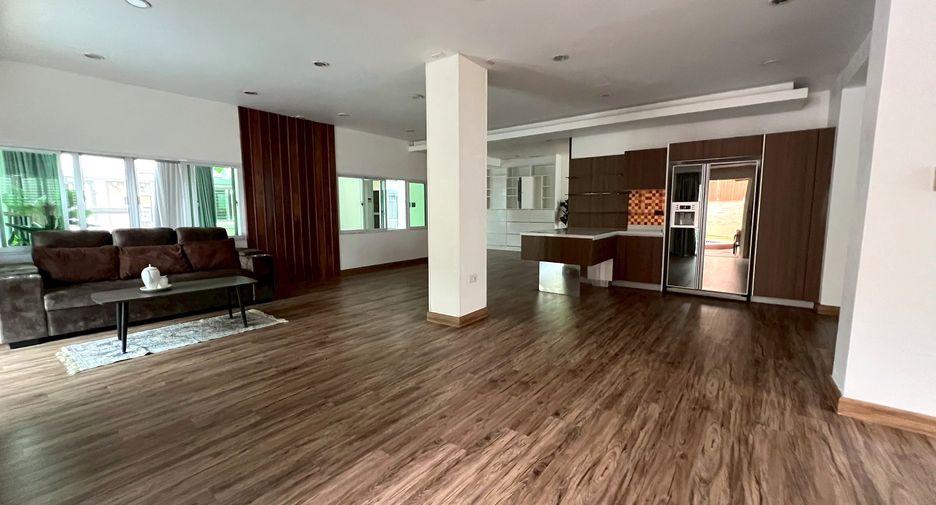 For rent 6 bedrooms house in Bang Lamung, Chonburi