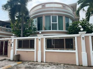 Haus zur Miete mit 6 Zimmer in Bang Lamung, Chonburi