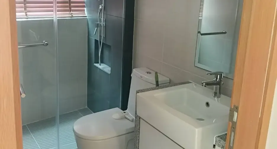 For rent 3 bedrooms condo in Khlong Toei, Bangkok