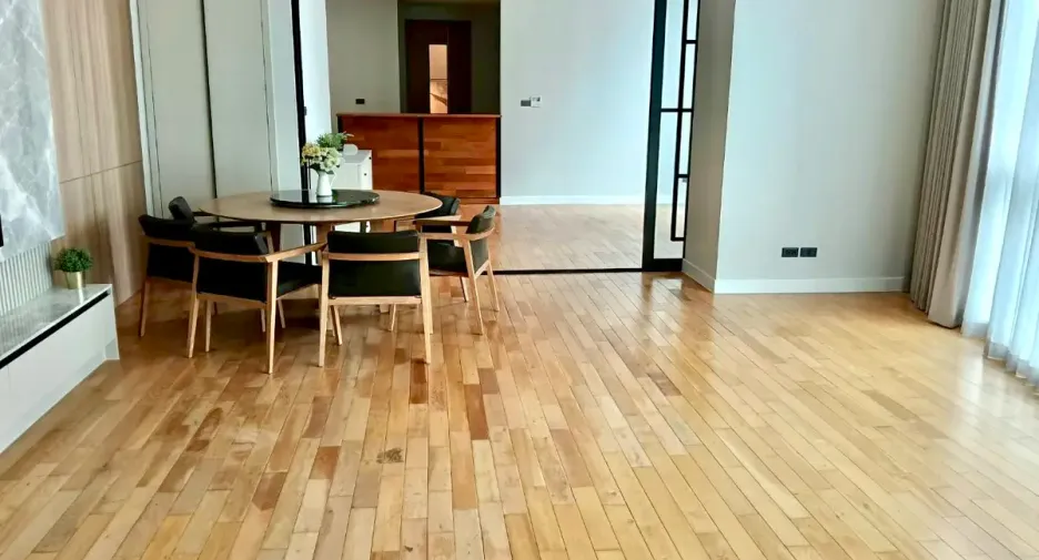 For rent 3 bedrooms condo in Khlong Toei, Bangkok