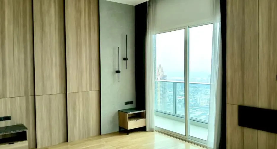 For rent 3 bedrooms condo in Khlong Toei, Bangkok