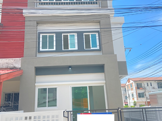 For sale 2 bedrooms townhouse in Bang Khun Thian, Bangkok