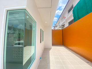 For sale 2 bedrooms townhouse in Bang Khun Thian, Bangkok
