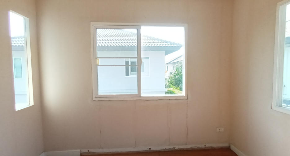 For sale 3 bedrooms house in Krathum Baen, Samut Sakhon