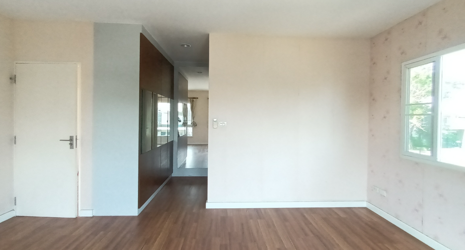 For sale 3 bedrooms house in Krathum Baen, Samut Sakhon