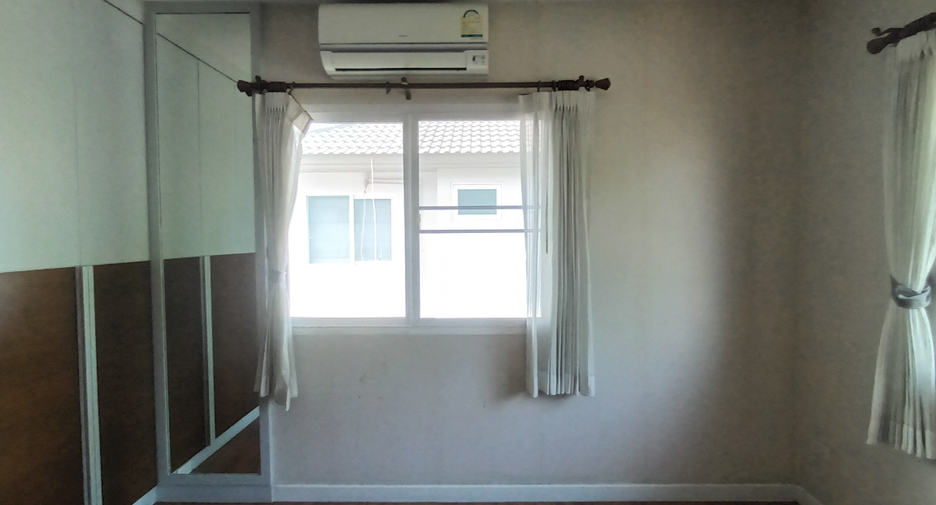 For sale 3 bedrooms house in Krathum Baen, Samut Sakhon