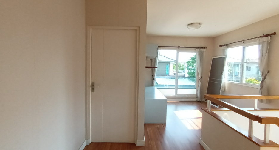 For sale 3 bedrooms house in Krathum Baen, Samut Sakhon