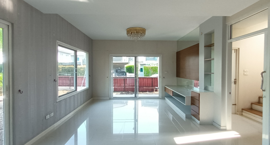 For sale 3 bedrooms house in Krathum Baen, Samut Sakhon