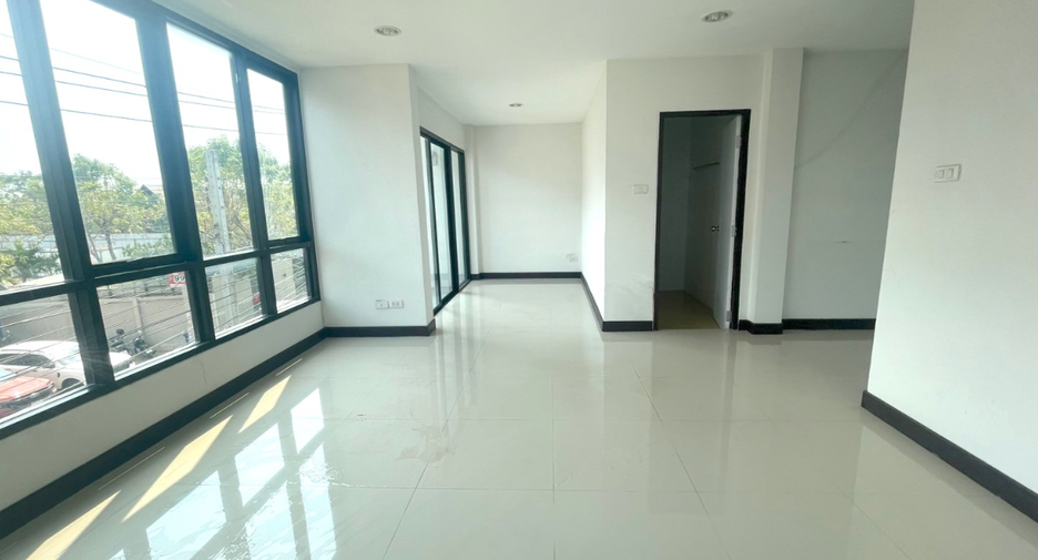Продажа 3 спальни торговое помещение в Mueang Nonthaburi, Нонтабури