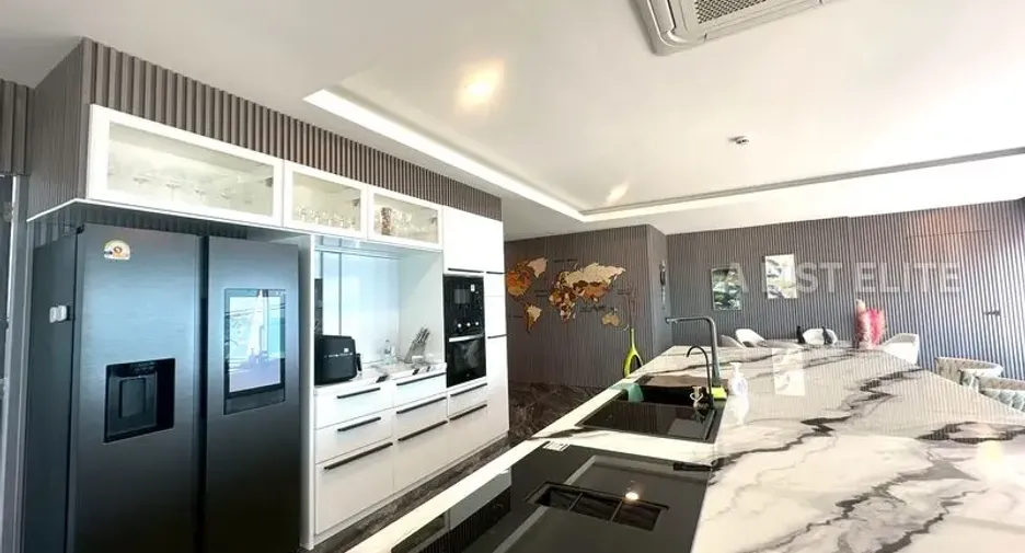 For rent 3 bedrooms condo 