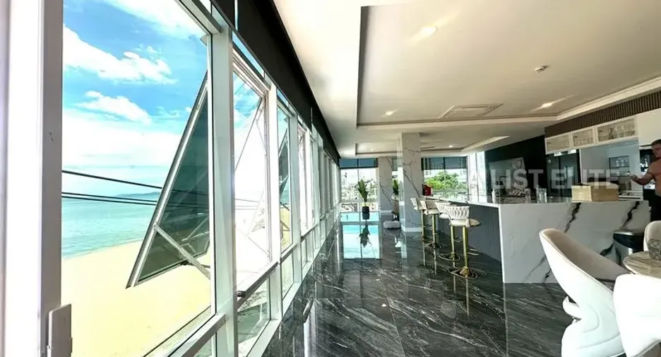 For rent 3 bedrooms condo 