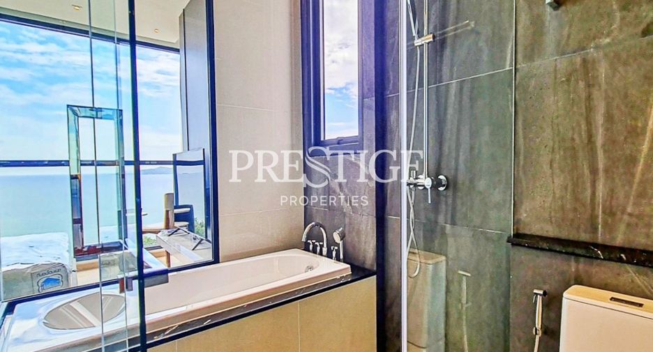 For rent 2 bedrooms condo in Pratumnak, Pattaya