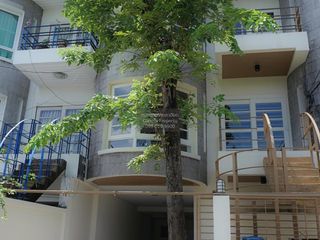 For sale 5 bedrooms townhouse in Huai Khwang, Bangkok