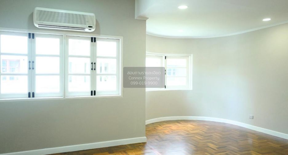 Reihenhaus zum Kauf mit 5 Zimmer in Huai Khwang, Bangkok