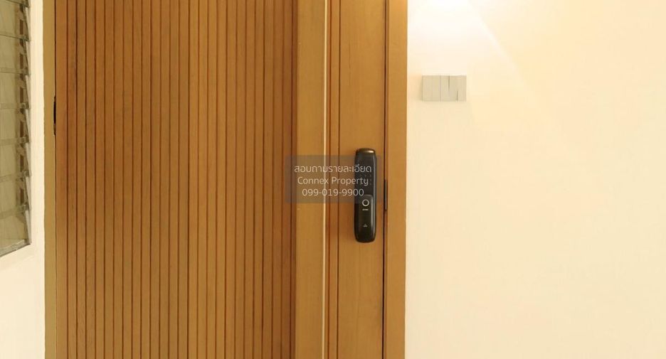 Reihenhaus zum Kauf mit 5 Zimmer in Huai Khwang, Bangkok