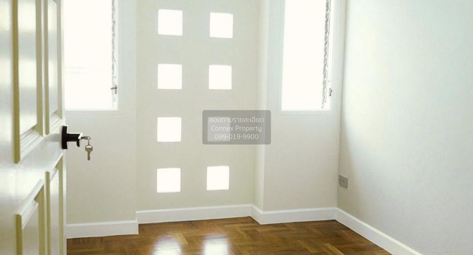 Reihenhaus zum Kauf mit 5 Zimmer in Huai Khwang, Bangkok