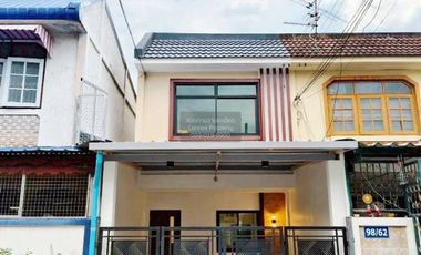 Casa adosada en venta de 3 habitaciones en Bang Kruai, Nonthaburi