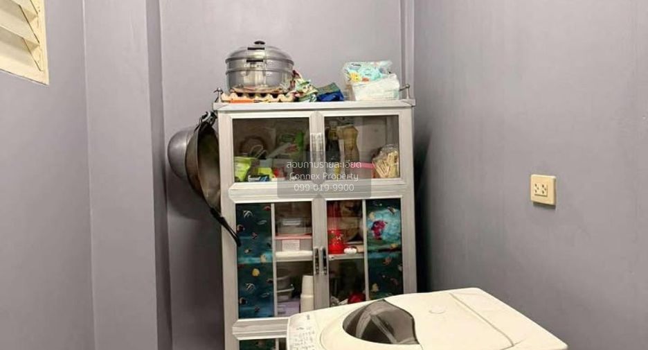 For sale 3 bedrooms townhouse in Mueang Samut Sakhon, Samut Sakhon