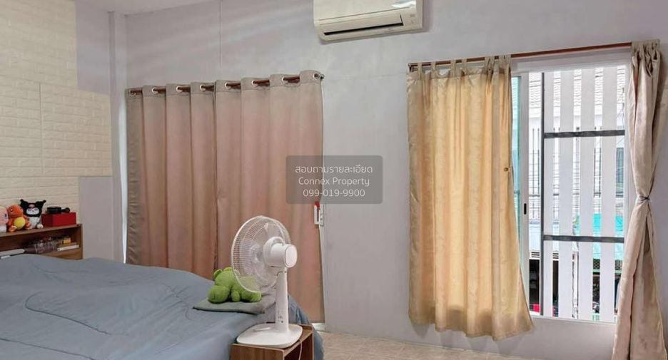 For sale 3 bedrooms townhouse in Mueang Samut Sakhon, Samut Sakhon