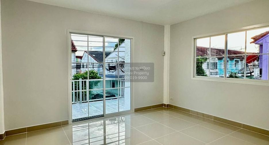 For sale 3 bedrooms townhouse in Sai Noi, Nonthaburi