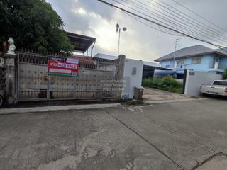 For sale 3 bedrooms house in Bang Khun Thian, Bangkok