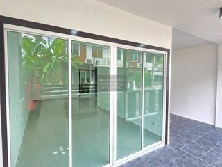 Продажа 3 спальни таунхаус в Pak Kret, Нонтабури