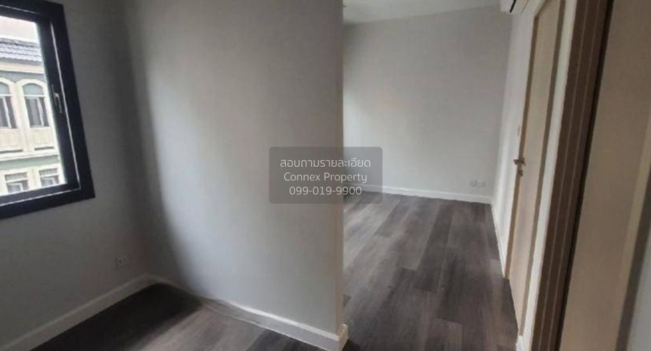 For sale 3 bedrooms townhouse in Samphanthawong, Bangkok