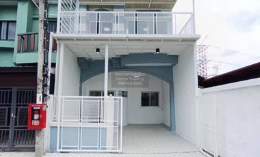Продажа 3 спальни таунхаус в Sai Noi, Нонтабури