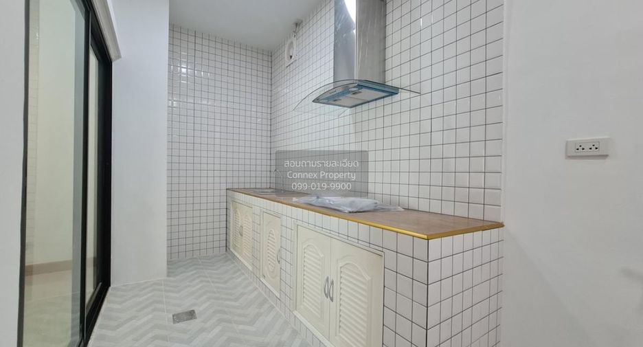 For sale 3 bedrooms townhouse in Khlong Sam Wa, Bangkok